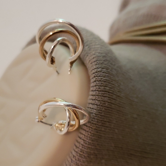 Very pretty silver and gold set.  Necklace, earrings and bracelets. - Picture 3 of 4